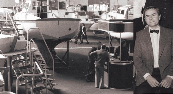 een innovatieve boot teken op een papieren servet